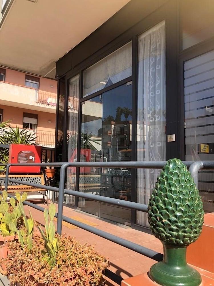 גיארדיני נאקסוס Hotel Inn מראה חיצוני תמונה