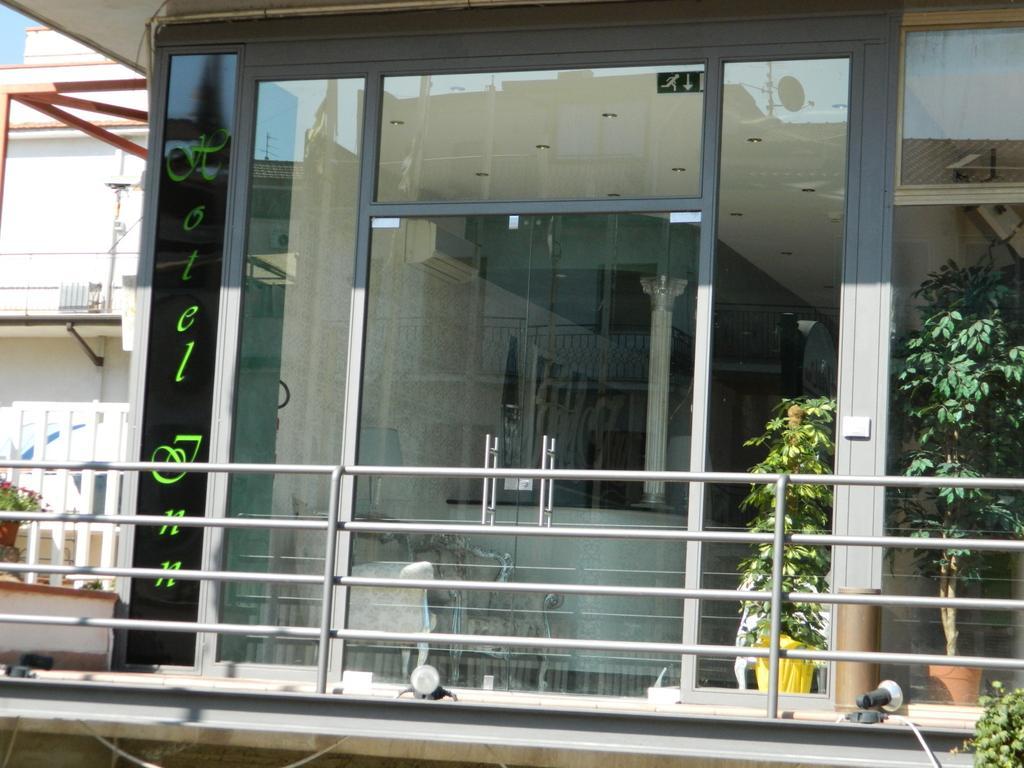 גיארדיני נאקסוס Hotel Inn מראה חיצוני תמונה