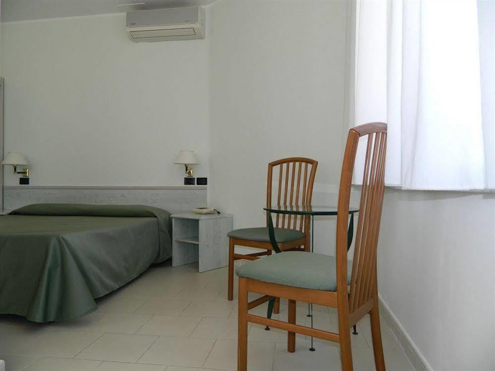גיארדיני נאקסוס Hotel Inn מראה חיצוני תמונה